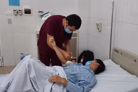 Ăn cua cá sống, tay chân nổi nhiều ổ áp xe chứa loại giun hiếm gặp