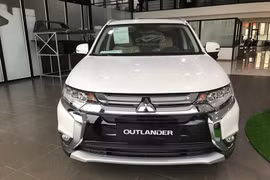 Mitsubishi Outlander 2.4 giảm giá mạnh còn hơn 900 triệu đồng