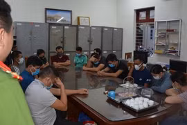 Quảng Ninh: Bắt nhóm đối tượng đánh bạc trên biển
