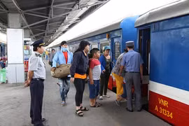 Mở 2 tuyến tàu hỏa đưa 10.000 người ngoại tỉnh rời Đà Nẵng