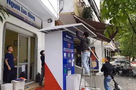 Báo Người Lao Động mở cây "ATM thực phẩm miễn phí" thứ 3 tại Hà Nội