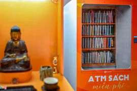 ATM sách miễn phí đầu tiên ở Hà Nội: "Chia sẻ yêu thương - Để không ai bị bỏ lại phía sau"