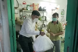 Tình yêu thương bừng sáng trong mùa dịch covid-19