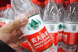 Nongfu Spring: Thành công bắt nguồn từ nỗi sợ nguồn nước ô nhiễm