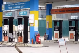 Xử lý nghiêm cửa hàng xăng găm hàng, chờ tăng giá