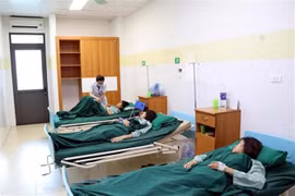 37 người nhập viện do ngộ độc thực phẩm sau bữa cơm tối