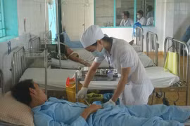 Tự điều trị thuốc Nam tại nhà, một người bệnh suýt mất chân