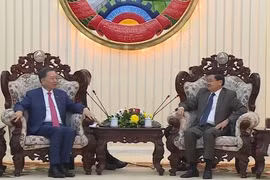 Đại tướng Tô Lâm chào xã giao Thủ tướng Lào Thongloun Sisoulith