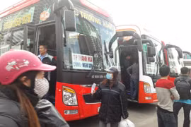 Dỡ bỏ giãn cách và giới hạn số chỗ trên phương tiện giao thông công cộng