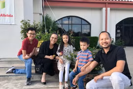 Ca sĩ “Mắt nai cha cha cha” bị bỏng nặng do nổ nồi xông hơi ở Mỹ