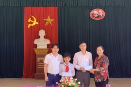 Ấm áp hành trình trao quà tại Nghệ  An, Hà Tĩnh chương trình “Mùa xuân của em” lần thứ III, năm 2020