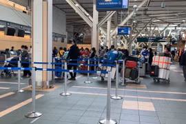Đưa 276 công dân Việt Nam từ Canada về nước an toàn