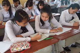 TPHCM: Học sinh lớp 12 đi học lại từ ngày 9/3