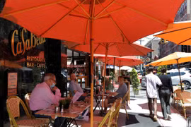 Khách đến New York phải cách ly trong 14 ngày