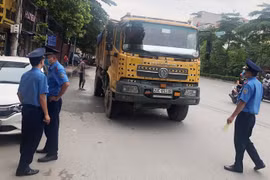 Thanh tra giao thông sẽ không được dừng xe trên đường