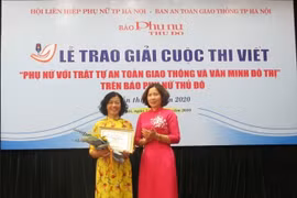 16 tác phẩm xuất sắc được trao giải Cuộc thi viết "Phụ nữ với trật tự an toàn giao thông"