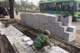 Hà Nội lập đoàn kiểm tra chặt chẽ việc thi công lát đá vỉa hè