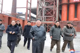 Chủ tịch Triều Tiên Kim Jong Un xuất hiện, đập tan tin đồn về sức khỏe