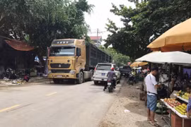 Vi phạm hành lang an toàn giao thông đường bộ vẫn hết sức nhức nhối