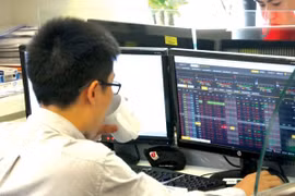 Chứng khoán ngày 17/8: Thị trường vẫn ‘tranh tối tranh sáng’