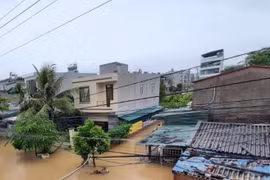 Ngập lụt do mưa lớn kéo dài, Quảng Ninh di dời dân khỏi nơi nguy hiểm