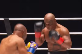 Tay đấm huyền thoại Mike Tyson tái xuất ở tuổi 54