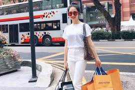Hoà Minzy khiến dân tình trầm trồ khi bất ngờ khoe "thẻ đen quyền lực"
