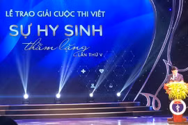 Trao giải cuộc thi viết "Sự hy sinh thầm lặng" lần thứ V