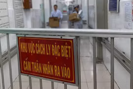 Hà Nội: Cách ly 28 trường hợp nghi nhiễm Covid-19