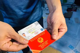 Đường dây làm giả giấy tờ quy mô lớn bị triệt phá
