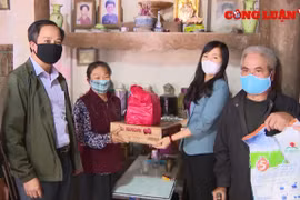 Những nghĩa cử ấm áp tình người trong mùa dịch Covid-19