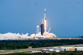 SpaceX làm nên lịch sử khi đưa phi hành gia Nasa lên vũ trụ