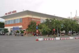 TP.HCM: Lấy mẫu xét nghiệm COVID-19 tất cả hành khách đến ga Sài Gòn