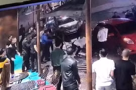 Khởi tố, bắt tạm giam nhóm đối tượng hỗn chiến tại quán bar DC để "lấy số"