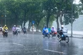 Xuất hiện mưa dông về đêm, từ ngày mai miền Bắc hạ nhiệt