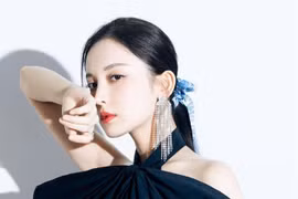 Tin tức giải trí nổi bật (2/7): 'Mỹ nhân Tân Cương' Cổ Lực Na Trát khoe nhan sắc không góc chết