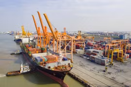 Xem xét miễn, giảm các chi phí cho doanh nghiệp vận tải biển