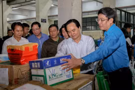 Hơn 22.000 bộ sách giáo khoa, vở viết được gửi về miền Trung