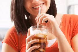 Tác hại ‘không ngờ’ của nước ngọt đối với phụ nữ
