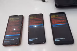 Smartphone Galaxy J 2018 gặp lỗi phần mềm nghiêm trọng