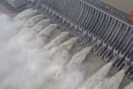 Đập Tam Hiệp gấp rút xả lũ đối phó 'bom nước' trên sông Dương Tử