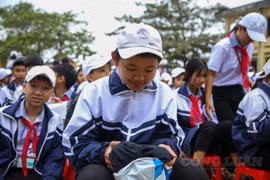 10.0000 chiếc áo ấm và nhiều phần quà được trao tặng cho các em học sinh tại Quảng Bình