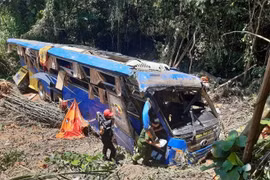 Tai nạn giao thông ở Kon Tum: Xe chạy sai lộ trình, tốc độ cao, phụ xe dương tính với ma túy
