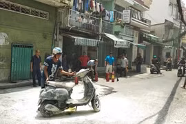 Thêm vụ xe máy bốc cháy bất ngờ khi đang lưu thông trên đường