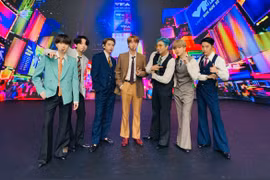 BTS đạt top 1 Billboard: Tổng thống Hàn Quốc khen tặng BTS lập nên một lịch sử mới của K-pop