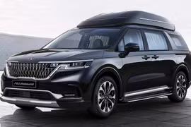 Kia limousine với hộp đồ trên mui, nội thất như khoang thương gia trên máy bay