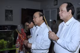Thủ tướng dâng hương, tưởng nhớ các đồng chí nguyên lãnh đạo Đảng, Nhà nước