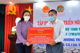 3.300 túi trữ nước ngọt được trao đến người dân Đồng bằng sông Cửu Long