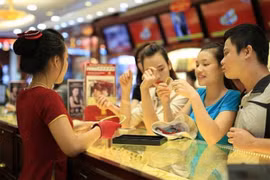 Vàng thế giới giảm mạnh nhất trong 7 năm qua