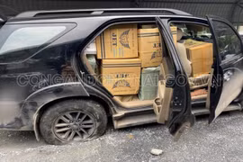 Phát hiện một ôtô chở hơn 10.000 bao thuốc lá không rõ nguồn gốc